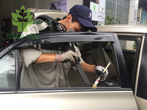 vệ sinh nội thất xe hơi